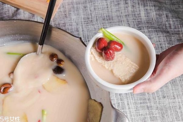 花胶阿胶炖鸡做法和功效,阿胶炖花胶汤的做法