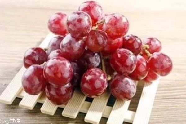 提子上火吗吃多了,吃青提子上火吗