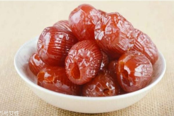 蜜枣可以泡水喝吗,枣可以和蜂蜜一起泡水喝吗