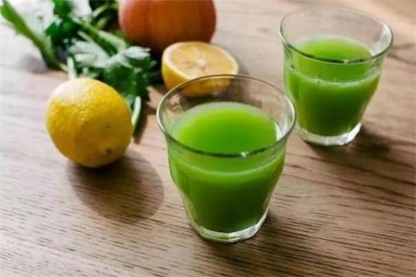 喝芹菜汁变黑了怎么办,喝芹菜汁会变黑吗 喝芹菜汁变黑了怎么办,喝芹菜汁会变黑吗