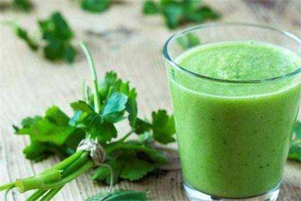 苹果芹菜汁什么时候喝最好,芹菜汁什么时候喝减肥