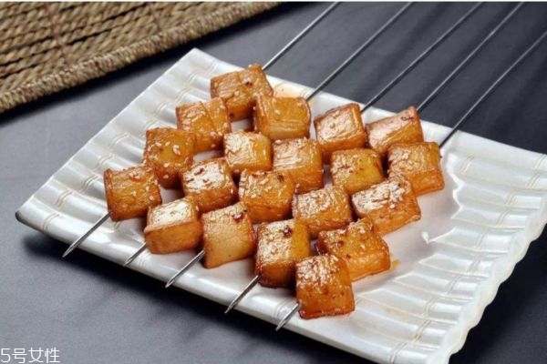 鱼豆腐的做法大全窍门,鱼头豆腐汤的做法 鱼豆腐的做法大全窍门,鱼头豆腐汤的做法