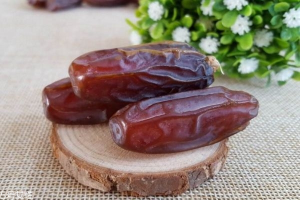 椰枣可以泡水喝吗?,椰枣能泡水喝吗 椰枣可以泡水喝吗?,椰枣能泡水喝吗