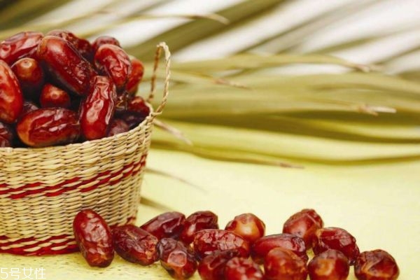 椰枣泡酒的作用和功效,椰枣泡酒的功效和作用