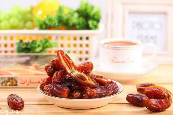 椰枣这么甜吃了发胖吗,椰枣为什么那么甜,吃了会发胖吗