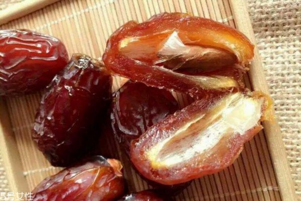 红枣和椰枣哪个更补血,椰枣补血好还是大枣补血好 红枣和椰枣哪个更补血,椰枣补血好还是大枣补血好