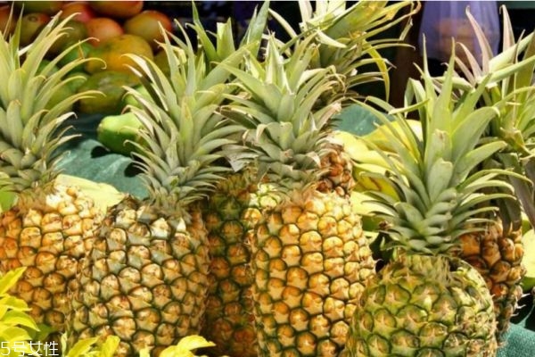 菠萝的吃法和做法,菠萝的吃法注意事项
