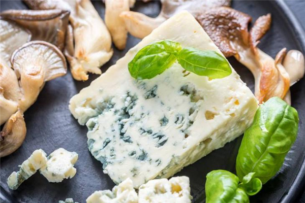 蓝纹奶酪的吃法,蓝纹奶酪正确吃法