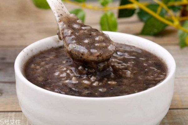 核桃熬粥的功效,核桃煮粥的功效和作用