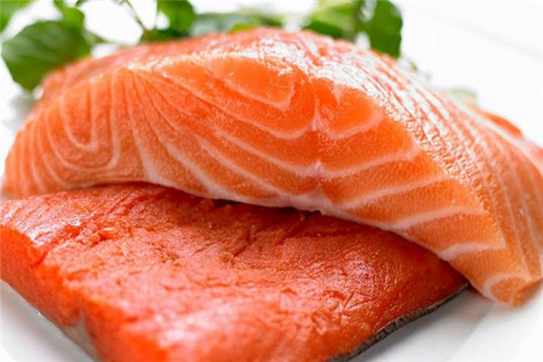 三文鱼可以用柠檬汁腌制吗,三文鱼加柠檬