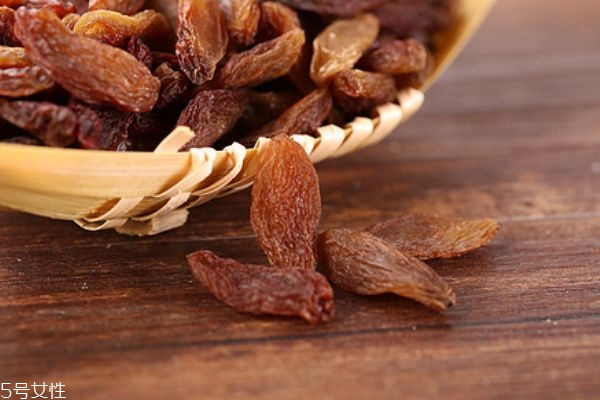 吃葡萄干的好处和功效,吃葡萄干的好处和坏处