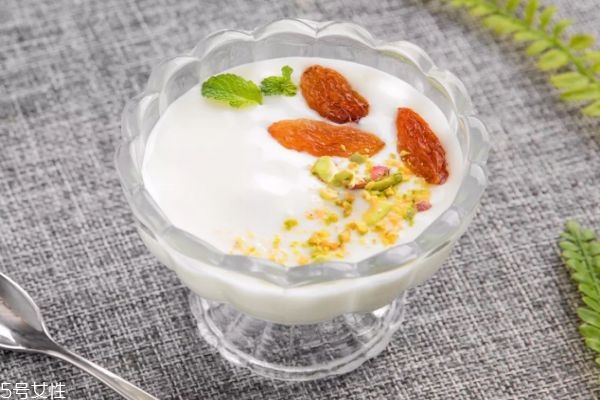 每天吃葡萄干的最佳时间,吃葡萄干的最佳时间是什么时候