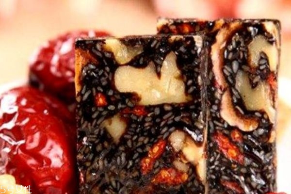 阿胶糕的功效和作用及食用方法,阿胶糕的功效和作用禁忌 阿胶糕的功效和作用及食用方法,阿胶糕的功效和作用禁忌