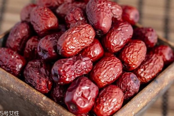 单独用红枣泡水喝有什么好处,红枣泡水喝有什么用