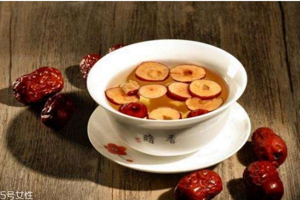 大枣和枸杞泡水喝有啥好处,大枣和生姜煮水喝的功效