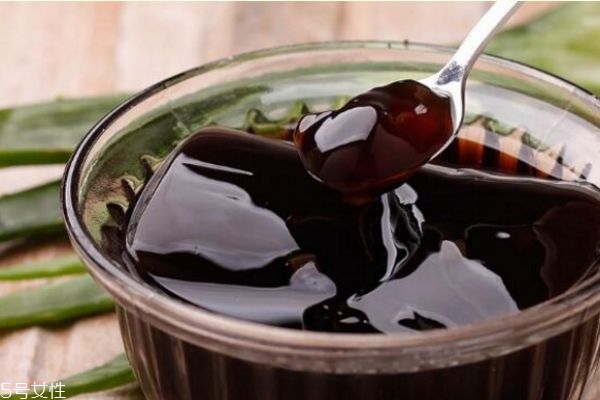 龟苓膏和烧仙草的区别 图片,龟苓膏有什么作用 龟苓膏和烧仙草的区别 图片,龟苓膏有什么作用