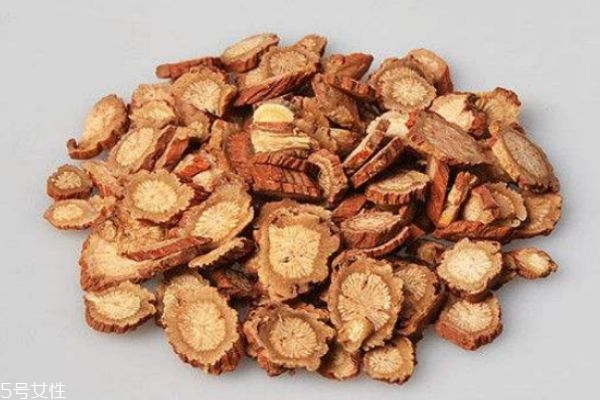 丹参泡水喝一天喝多少克,丹参泡水喝一天喝多少