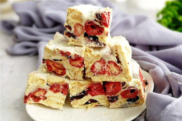 草莓雪花酥怎么做,草莓味雪花酥的做法最佳配方