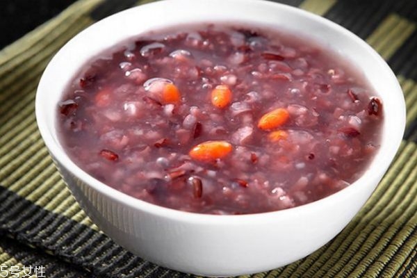黑米八宝粥的材料,如何快速熬黑米粥