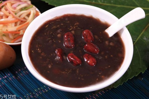 黑米粥煮多久才熟,黑米粥得熬多久