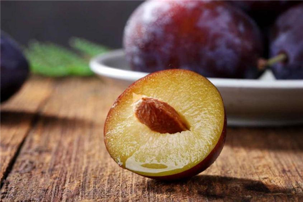 西红柿跟芒果能一起吃吗,芒果和梅子可以一起吃吗 西红柿跟芒果能一起吃吗,芒果和梅子可以一起吃吗