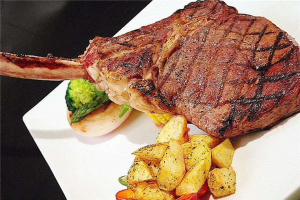 战斧牛排好吃吗,战斧牛排怎么样