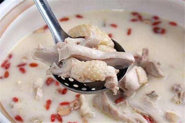 猪肚鸡适合什么季节吃,猪肚鸡适合什么人吃