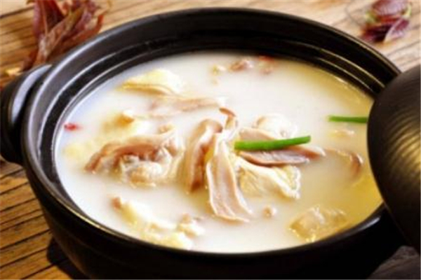 猪肚煲鸡怎么煲汤才会奶白色,猪肚鸡汤怎么煲汤才白
