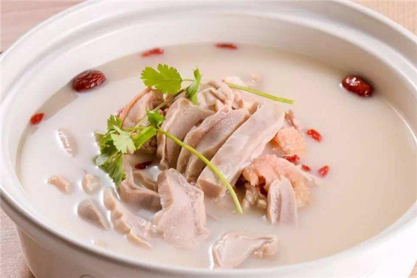 猪肚鸡一定要放牛奶吗,猪肚鸡需要放牛奶吗