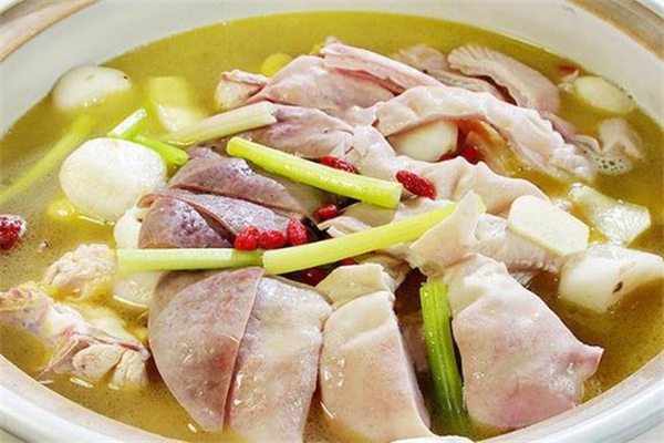 猪肚鸡怎么做 猪肚鸡的家常做法,猪肚鸡怎么做汤是白色 猪肚鸡怎么做 猪肚鸡的家常做法,猪肚鸡怎么做汤是白色