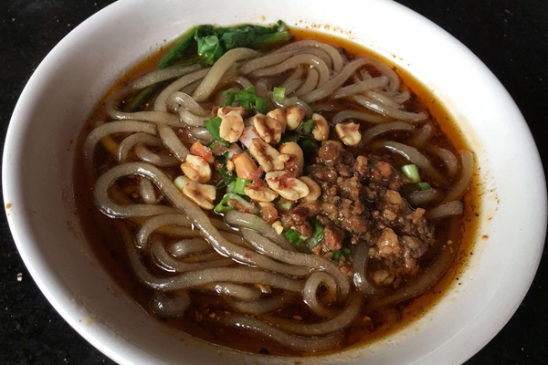酸辣粉是用什么粉,酸辣粉食用方法 酸辣粉是用什么粉,酸辣粉食用方法