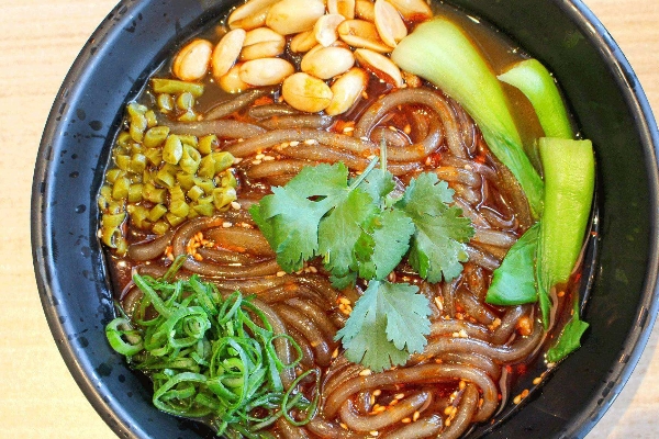 酸辣粉里面有什么,酸辣粉用什么辣椒