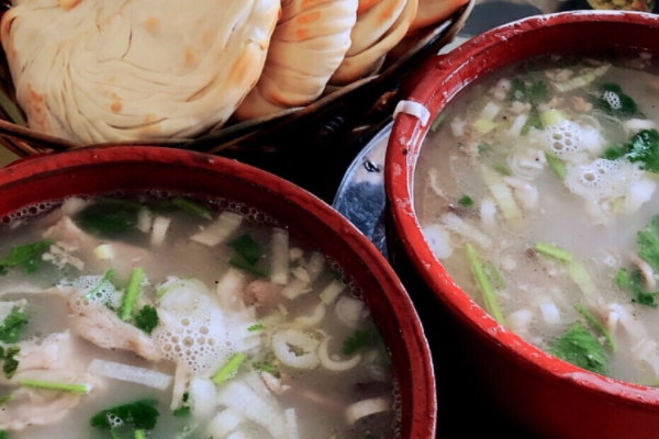 什么是羊肉泡馍,羊肉泡馍吃法的讲究