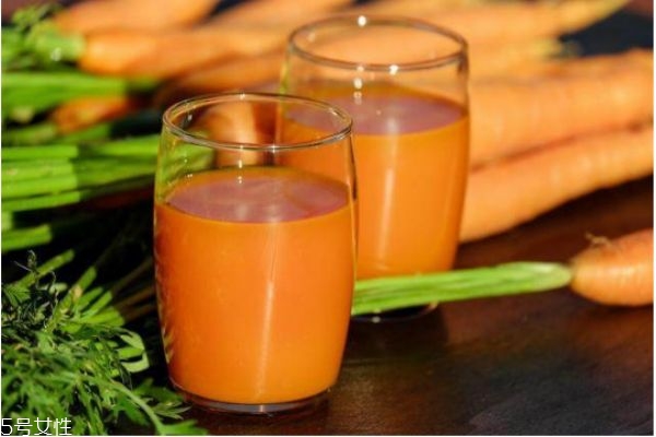 经常喝胡萝卜汁有什么好处?,经常喝胡萝卜汁有什么好处和坏处 经常喝胡萝卜汁有什么好处?,经常喝胡萝卜汁有什么好处和坏处