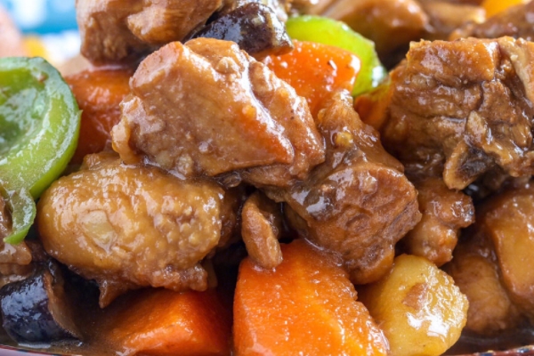 黄焖鸡正确吃法,黄焖鸡怎么做才好吃