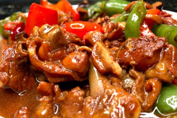 黄焖鸡正确吃法,黄焖鸡怎么做才好吃