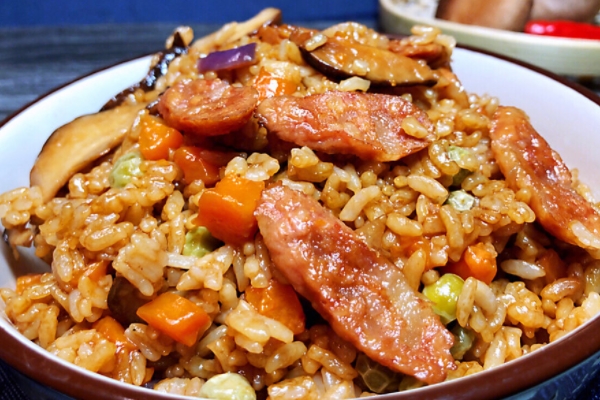 煲仔饭的正确吃法,煲仔饭有什么