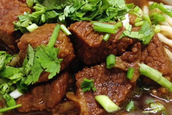 牛肉面怎么和面劲道,牛肉面的面是怎么和的