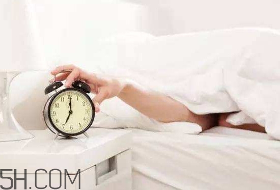 长期睡眠不足是指多长时间,睡眠不足是指睡几个小时