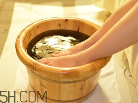 手指类风湿关节炎能用热水泡吗,关节炎能用热水泡吗