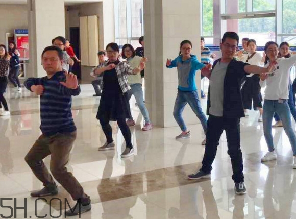 八段锦的功效和作用,注意事项,八段锦的功效和作用视频教程