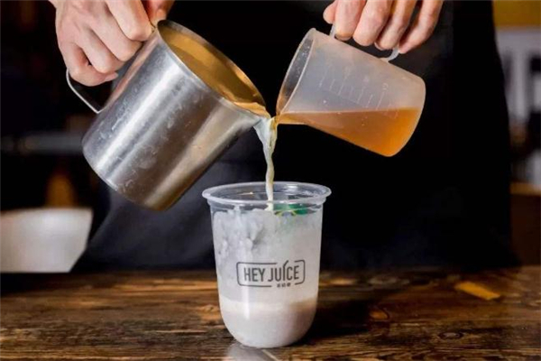 奶绿和奶茶的区别(奶绿和奶茶的区别热量)