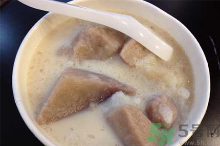 孕妇能不能在吃芋头的同时喝牛奶(孕妇吃了芋头可以喝牛奶吗)