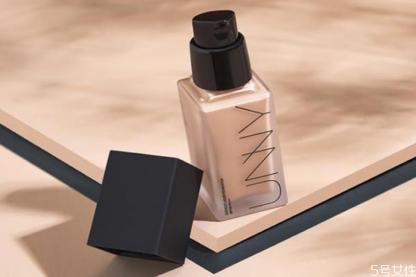 粉底液怎么用不脱妆,怎么让粉底不脱妆