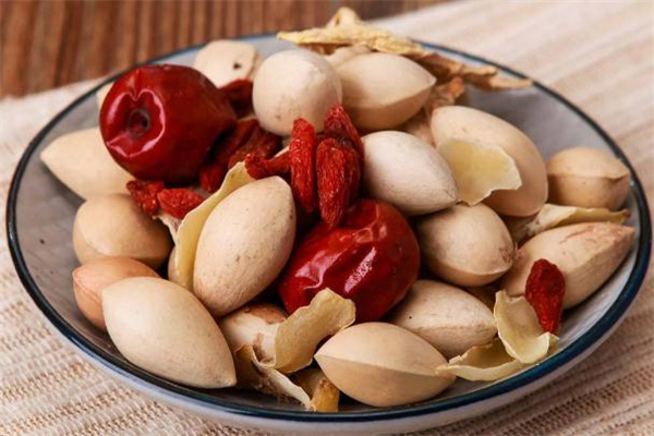 白果中毒什么症状(白果中毒什么症状自救办法)