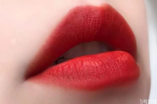 兰蔻口红怎么涂好看步骤,兰蔻口红怎么用 兰蔻口红怎么涂好看步骤,兰蔻口红怎么用