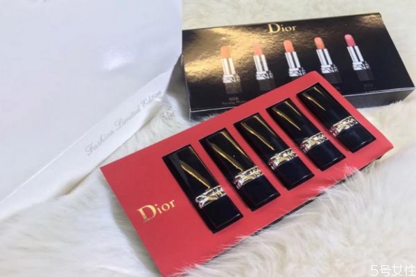 口红哑光和丝绒的区别,迪奥999口红哑光和丝绒的区别