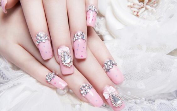 美甲有裂纹了怎么办,美甲有裂纹是怎么回事 美甲有裂纹了怎么办,美甲有裂纹是怎么回事