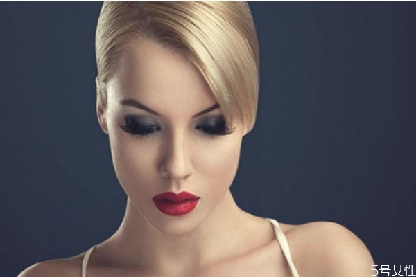 种睫毛眼皮肿了几天能好,种睫毛之后眼皮肿了