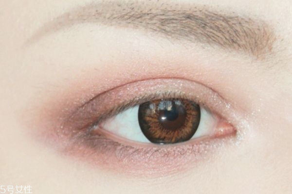 解决脸上出油的方法(如何解决脸上出油的问题)